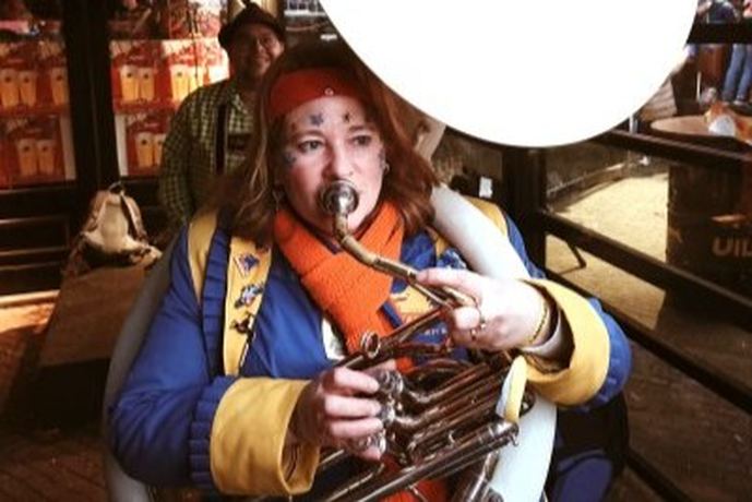 Saxofoniste in actie
